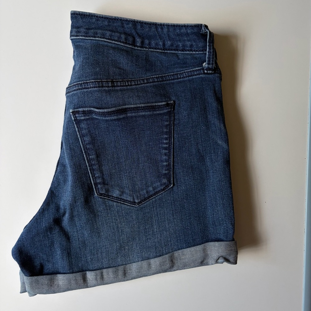Universal Thread Shorts
